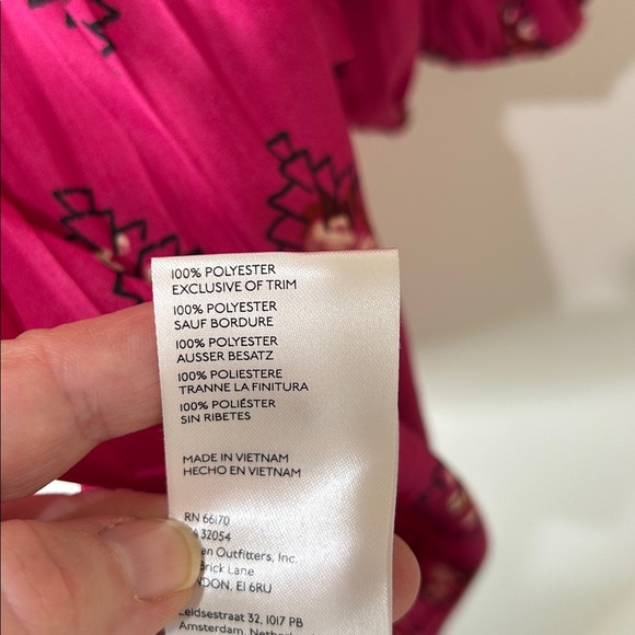 BY ANTHROPOLOGIE Pink Red Puff Sleeve Ikat Print Blouse Size Medium - Picture 12 of 15